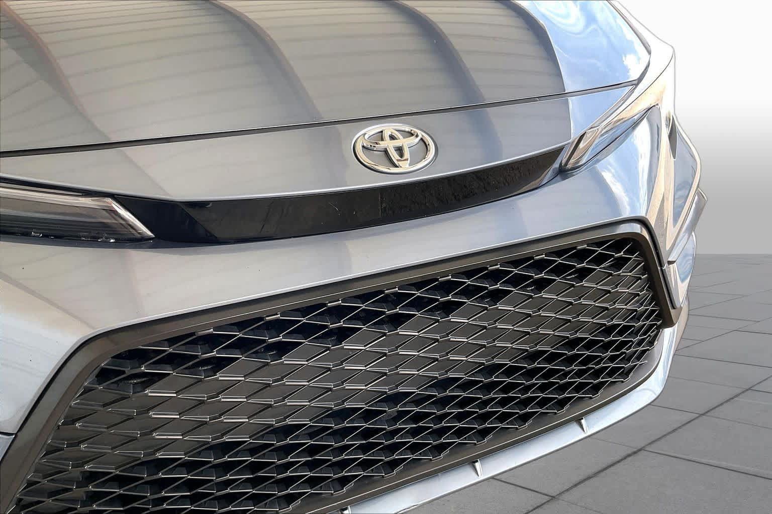 Used 2025 Toyota Corolla SE FWD image 30