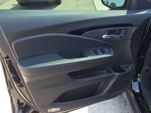 Used 2024 Honda Ridgeline Black Edition image 10