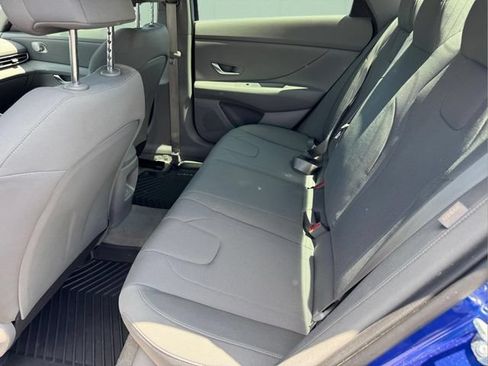 Used 2025 Hyundai Elantra SE FWD image 13
