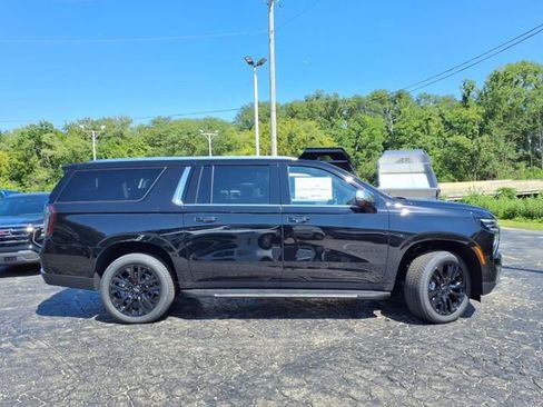 New 2025 Chevrolet Suburban Premier image 4