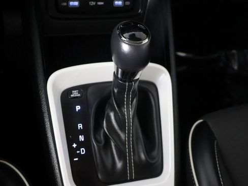 Used 2022 Hyundai Venue Limited FWD image 45