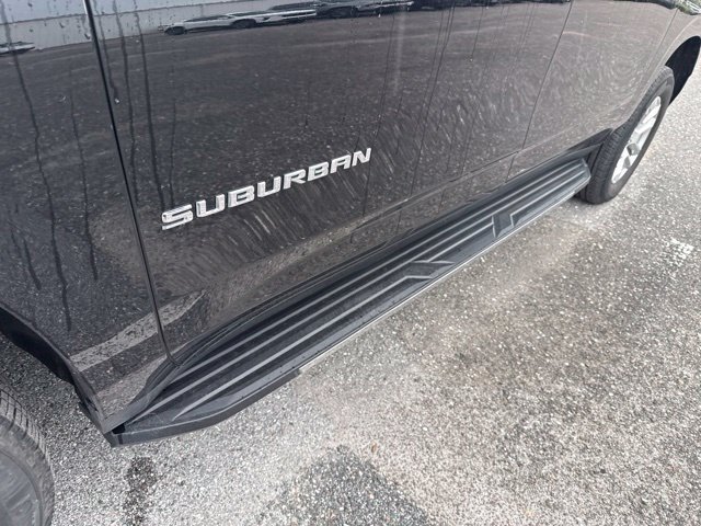 Used 2025 Chevrolet Suburban LT RWD image 8