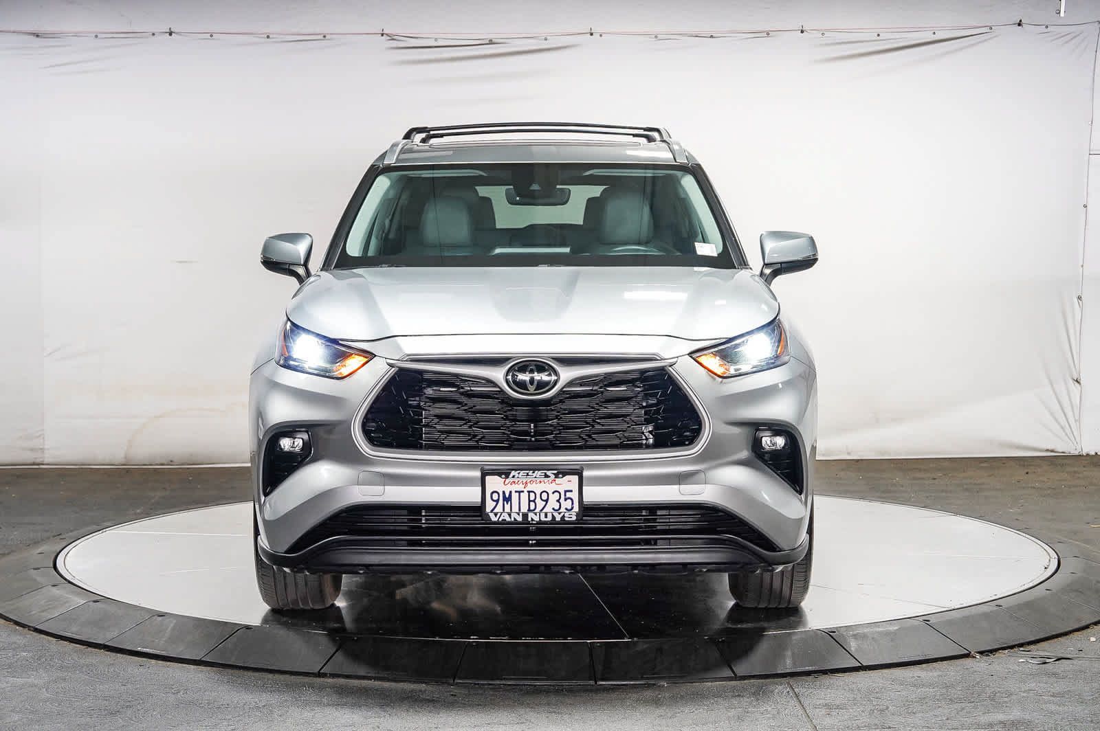 Used 2024 Toyota Highlander XLE AWD/4WD image 6