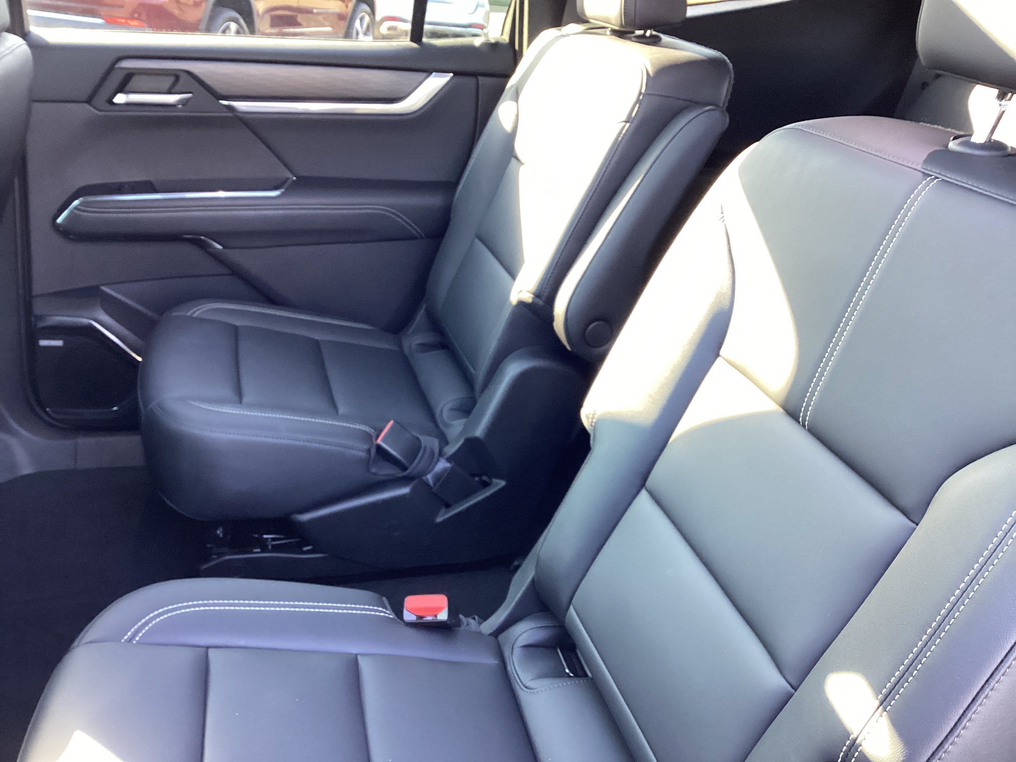 Used 2026 GMC Acadia Elevation w/ Elevation Premium Package FWD image 13