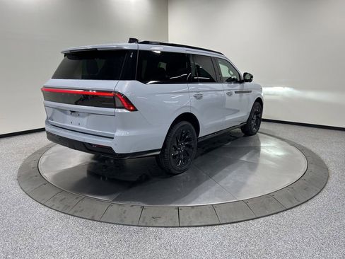 New 2026 Lincoln Navigator Reserve AWD/4WD image 6