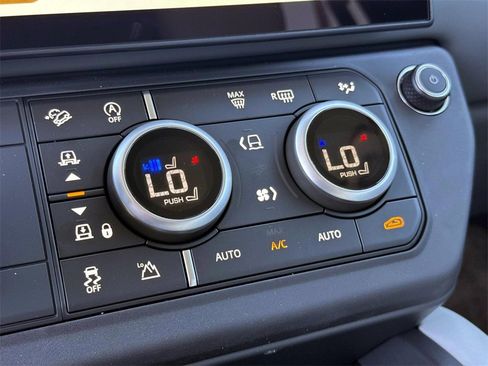 New 2026 Land Rover Defender 130 X-Dynamic SE image 25