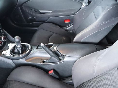 Used 2017 Nissan 370Z Coupe RWD image 16