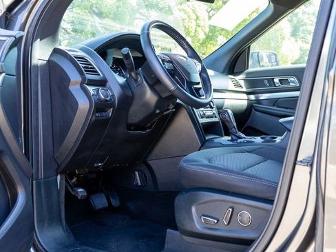 Used 2018 Ford Explorer XLT w/ Equipment Group 201A image 19