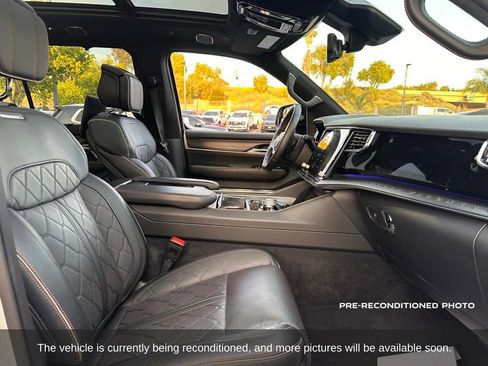 Used 2023 Jeep Grand Wagoneer L Series III w/ Rear Seat Video Group 1 AWD/4WD image 15