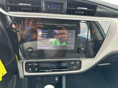 Used 2018 Toyota Corolla LE FWD image 16