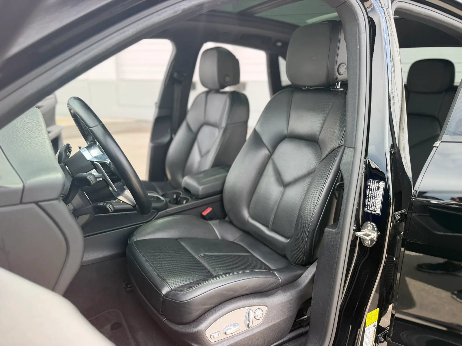 Used 2018 Porsche Macan Sport Edition AWD/4WD image 18