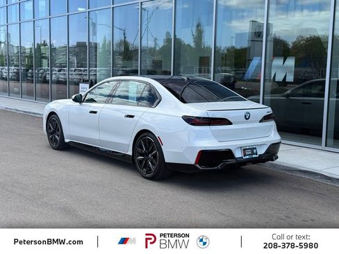 Used 2025 BMW i7 xDrive60 w/ Executive Package AWD/4WD image 3