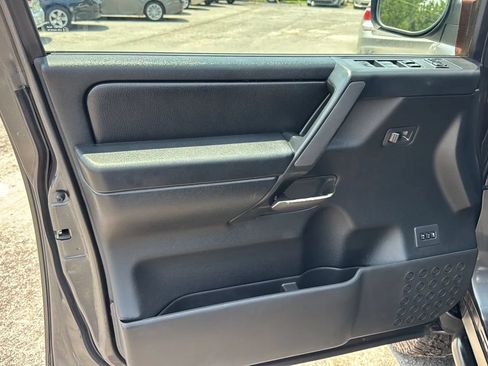 Used 2010 Nissan Titan LE AWD/4WD image 9
