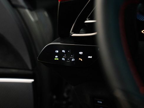 Used 2024 Ferrari Roma Spider image 37