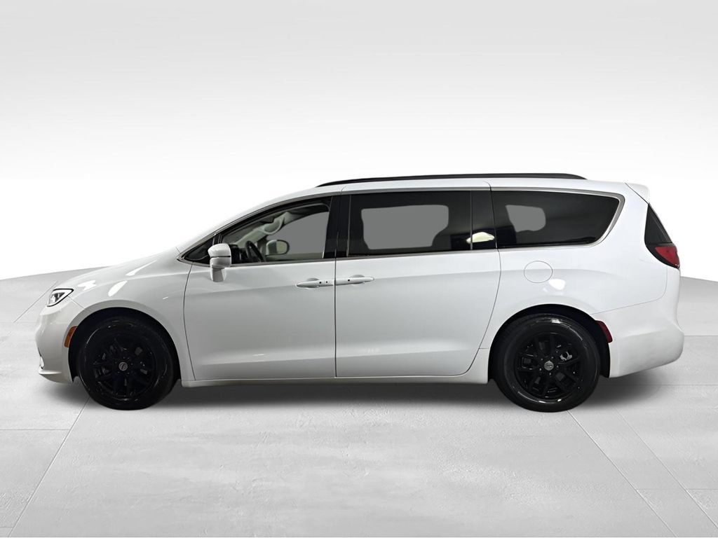 Used 2022 Chrysler Pacifica Touring-L FWD image 4