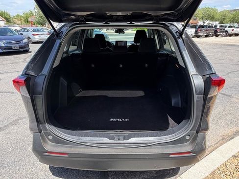 Used 2021 Toyota RAV4 LE w/ Carpet Mat Package (TMS) image 19