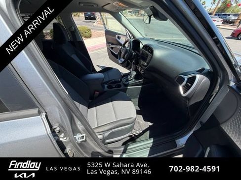 Certified 2023 Kia Soul LX w/ LX Technology Package FWD image 13