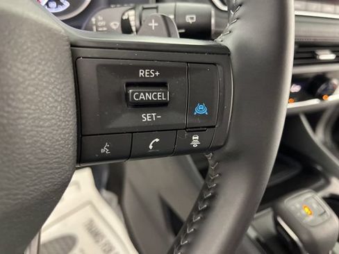 Used 2025 Nissan Rogue SV FWD image 23