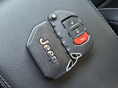 Used 2023 Jeep Wrangler Sahara image 34