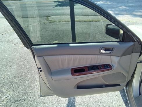 Used 2005 Toyota Camry XLE image 6