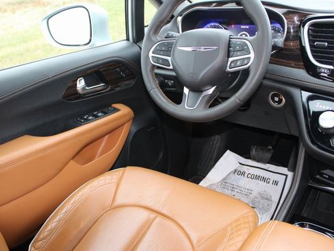 Used 2022 Chrysler Pacifica Pinnacle image 34