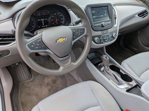 Used 2018 Chevrolet Malibu LS FWD image 10