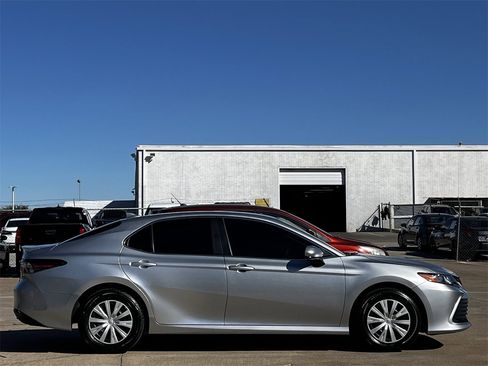 Used 2023 Toyota Camry LE image 3