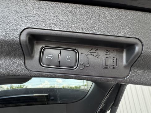 Used 2023 Ford Explorer XLT w/ Equipment Group 202A AWD/4WD image 33