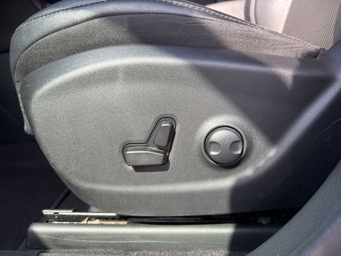 Used 2023 Jeep Cherokee Altitude Lux image 25