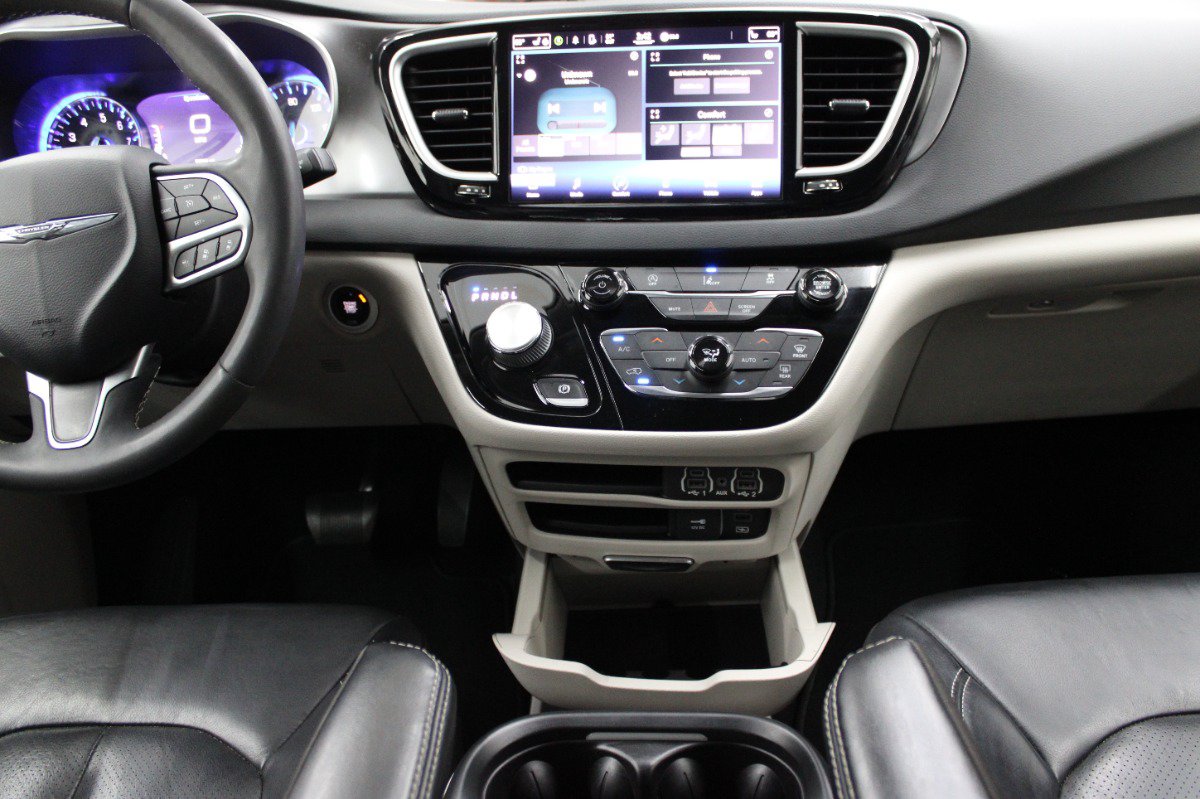 Used 2022 Chrysler Pacifica Touring-L FWD image 24