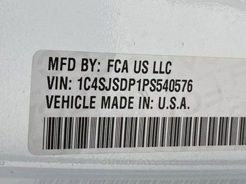 Used 2023 Jeep Wagoneer L Series III w/ Preferred Equipment Group AWD/4WD image 37