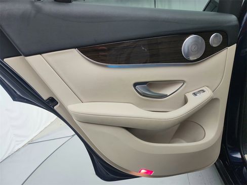 Used 2017 Mercedes-Benz GLC 300 4MATIC image 24