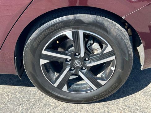 Certified 2025 Nissan Sentra SV FWD image 9