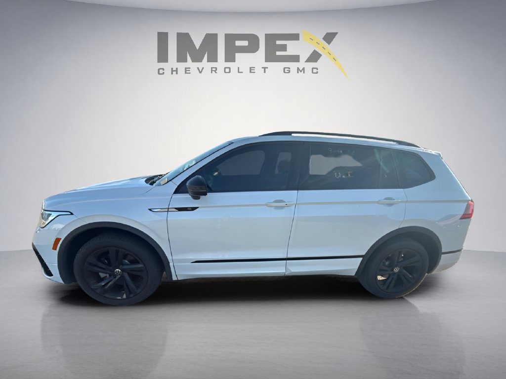 Used 2024 Volkswagen Tiguan SE R-Line AWD/4WD image 2