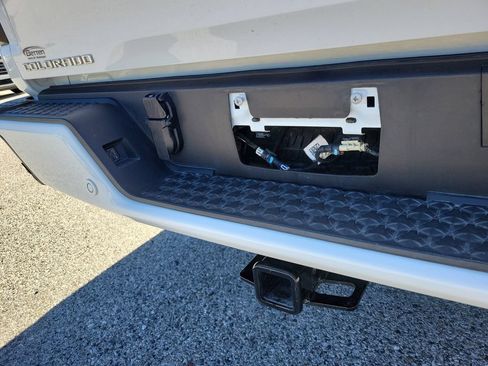 Used 2025 Chevrolet Colorado LT AWD/4WD image 8