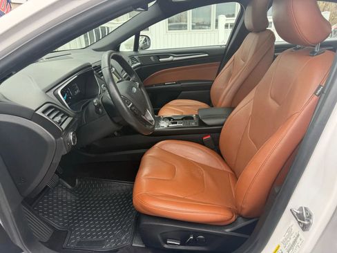 Used 2019 Ford Fusion Energi Titanium FWD image 14