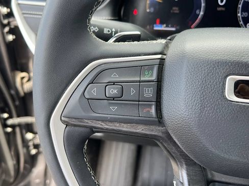 Used 2023 Jeep Grand Cherokee L Limited AWD/4WD image 30