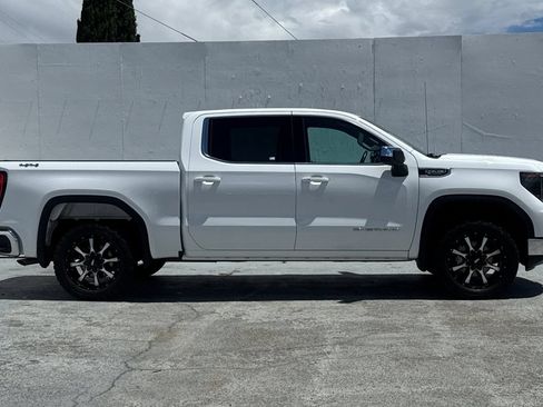 Used 2022 GMC Sierra 1500 SLE AWD/4WD image 2