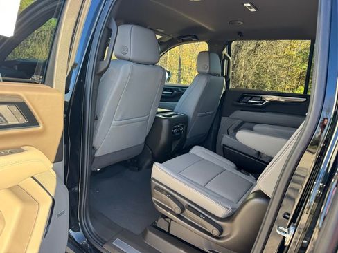 New 2026 GMC Yukon XL Elevation w/ LPO, Elevation Black Package image 21