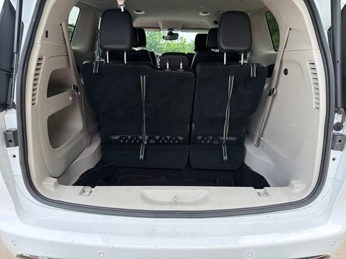 Used 2023 Chrysler Pacifica Touring-L FWD image 27