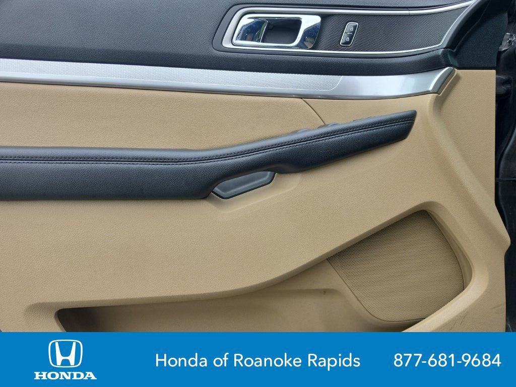 Used 2017 Ford Explorer XLT w/ Equipment Group 202A AWD/4WD image 15