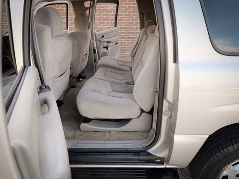 Used 2006 Chevrolet Suburban LS w/ Smart Select Package image 11