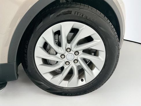 Certified 2025 Land Rover Discovery S AWD/4WD image 31