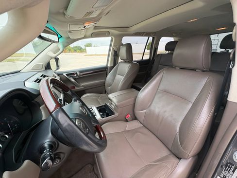 Used 2015 Lexus GX 460 w/ Premium Package AWD/4WD image 23