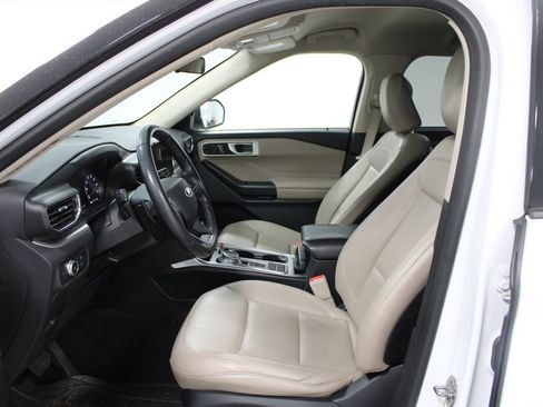 Used 2020 Ford Explorer XLT w/ Equipment Group 202A image 18