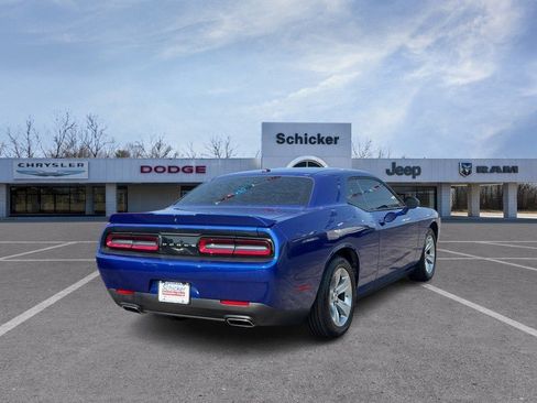 Used 2022 Dodge Challenger SXT RWD image 3