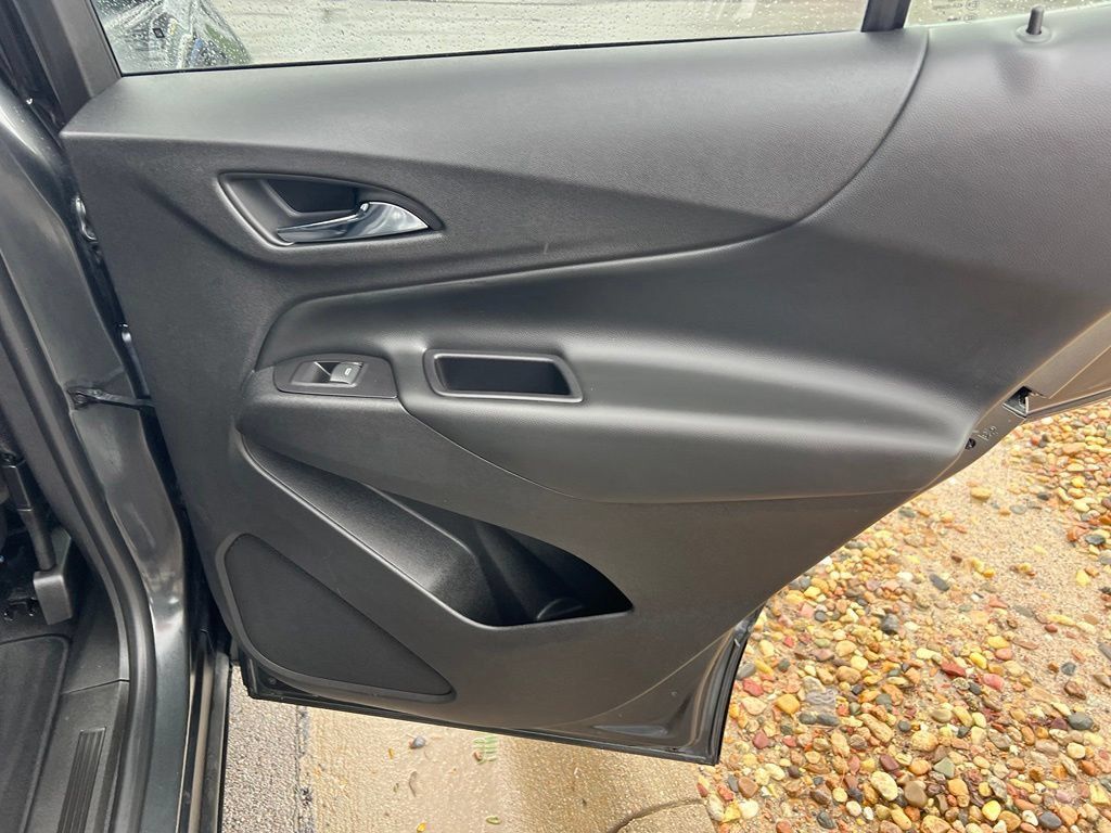 Used 2018 Chevrolet Equinox LT FWD image 27