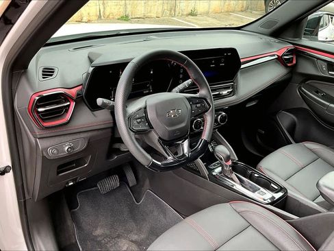 Used 2025 Chevrolet TrailBlazer RS w/ Convenience Package FWD image 18