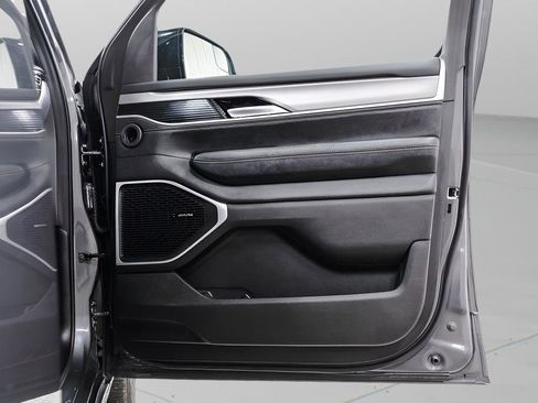 Used 2025 Jeep Wagoneer Series II w/ 8-Passenger Seating Package image 39