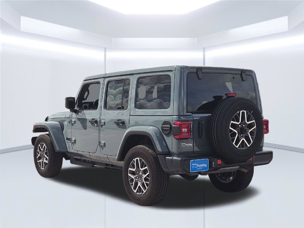 Used 2026 Jeep Wrangler Unlimited Sahara AWD/4WD image 3